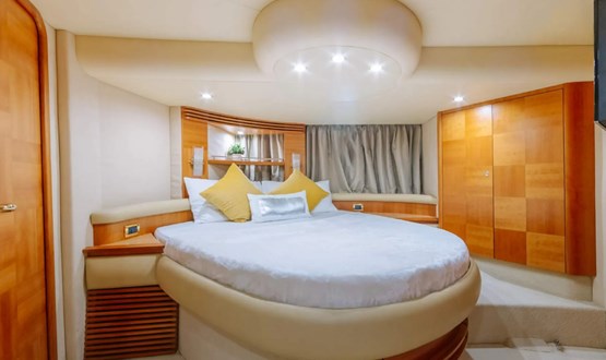 White Pearl Azimut 55ft | AED1200/Hour